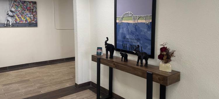 塔斯卡卢萨大学品质酒店及套房(Quality Inn & Suites Tuscaloosa Near University)图片