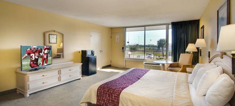 OYO邓迪水晶湖酒店(OYO Hotel Dundee by Crystal Lake)图片