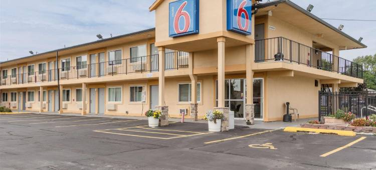 奥什科什6号汽车旅馆(Motel 6 Oshkosh, WI)图片