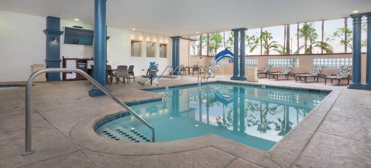 孔雀套房酒店(Peacock Suites)图片