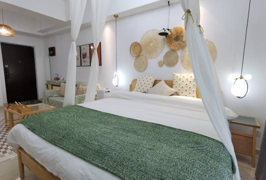 千浔loft双大床ins原木风民宿(港兴一路1号分店)