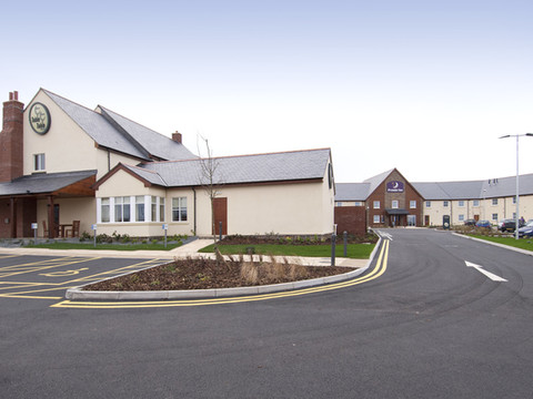 坎比恩普里米尔酒店