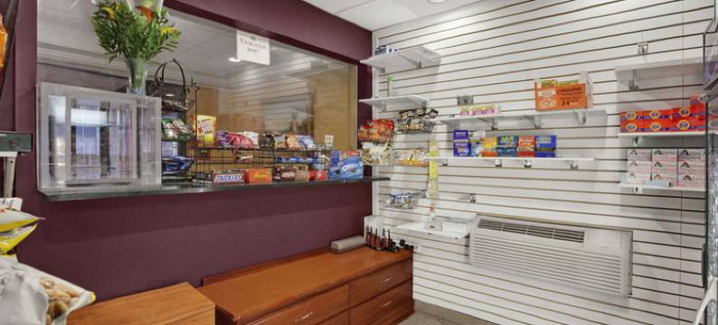 东奥兰治华美达酒店(Ramada by Wyndham East Orange)图片