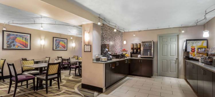 宾厄姆顿约翰逊城拉昆塔温德姆酒店(La Quinta Inn by Wyndham Binghamton - Johnson City)图片