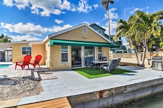 印第安岩石海滩房屋:享有码头、海滩和游泳池入口(Indian Rocks Beach Home Dock, Beach and Pool Access)