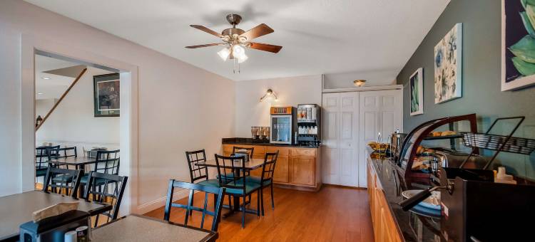伯克利温泉贝斯特韦斯特SureStay Plus酒店(SureStay Plus Hotel by Best Western Berkeley Springs)图片