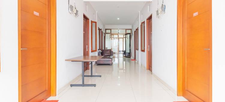 红门酒店-近基亚拉阿尔塔公园(Reddoorz Near Kiara Artha Park)图片
