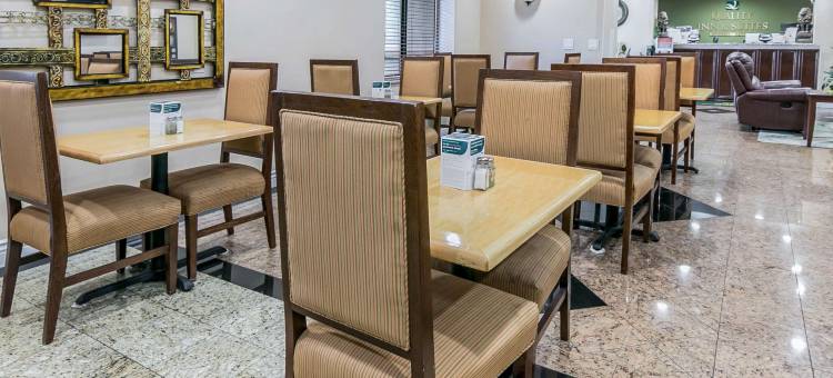 亚特兰大机场南凯艺套房酒店(Quality Inn & Suites Atlanta Airport South)图片