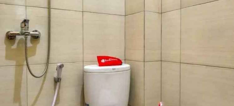 红多兹伊斯兰酒店-近布里达凯邦玫瑰公园(RedDoorz Syariah Near Kebon Rojo Park Blitar)图片