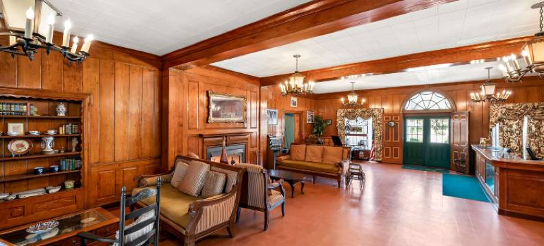 克莱维斯顿历史美洲佳价旅馆(Americas Best Value Inn Historic Clewiston Inn)图片