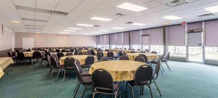 万达利亚凯艺套房酒店 - 近 I-70 及高速公路 51 号(Quality Inn & Suites Vandalia Near I-70 and Hwy 51)图片