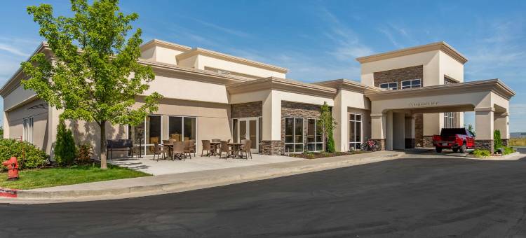 洛根-近大学舒适酒店(Comfort Inn & Suites Logan Near University)图片