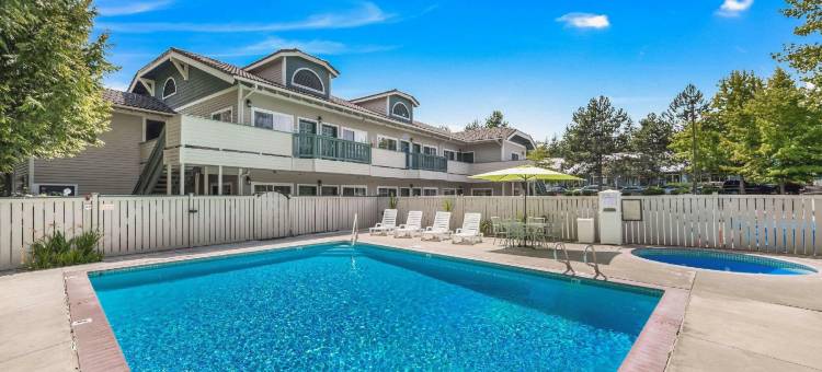 班布里治岛凯艺套房酒店(Quality Inn & Suites Bainbridge Island)图片