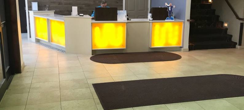 罗切斯特希尔斯戴斯套房酒店(Days Inn & Suites by Wyndham Rochester Hills MI)图片