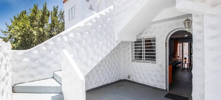 Apartment Near the Beach with a Huge Terrace Patio, Wifi and Parking图片