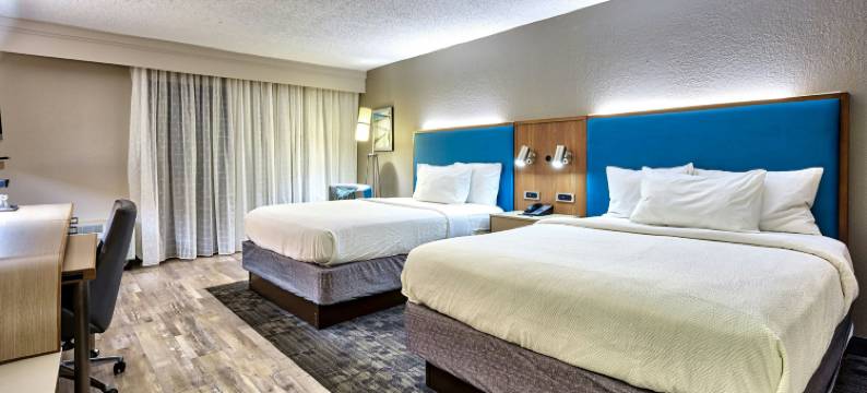 汉普顿体育馆中央万怡酒店(Courtyard Hampton Coliseum Central)图片