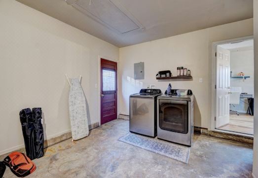 The Fox Den is your cozy retreat in Norman, 1/2-mi from campus! Hotel Overview