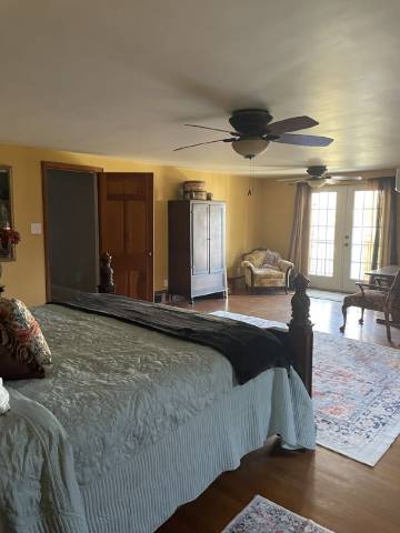 The Fig Tree Garden House.Casual elegance in a park like setting