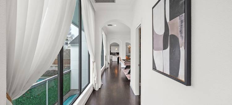 The Kirby Retreat–Luxe Stay w/ Heated Pool, King Size Beds, Garage & Games图片