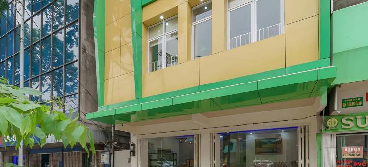 红多兹Plus酒店-近巨港RS RK查理塔斯2号(RedDoorz Plus Near RS RK Charitas 2 Palembang)图片