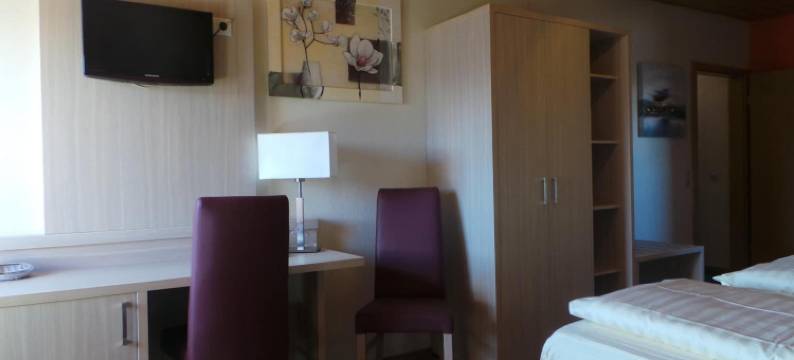 伦布利克酒店 - 餐厅 - 乡村俱乐部(Rhönblick Landhotel - Restaurant - Countrypub)图片