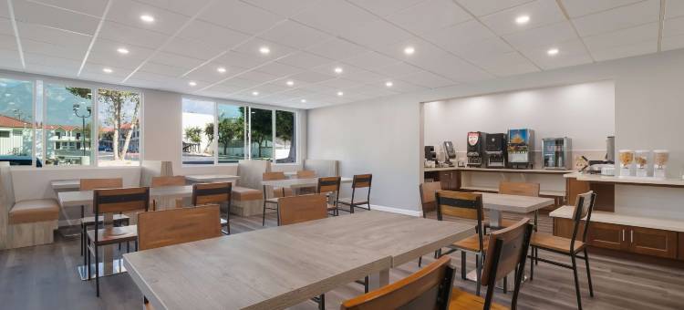 SureStay Plus Hotel by Best Western Upland Ontario North图片