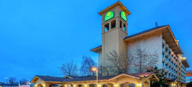 西雅图锡塔克机场拉昆塔温德姆套房酒店(La Quinta Inn & Suites by Wyndham Seattle Sea-Tac Airport)图片
