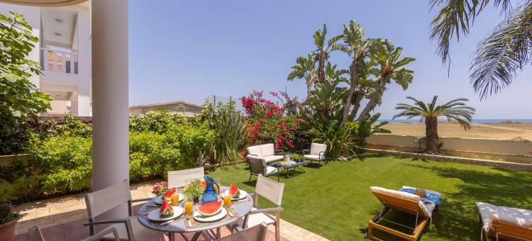 拉纳卡海滨别墅(Chelidonia Larnaca Seafront Villa)图片