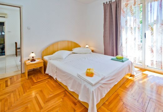 Apartments Jacky Hotel Overview