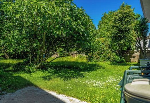 Quite House Near the Vancouver Airport Hotel Overview