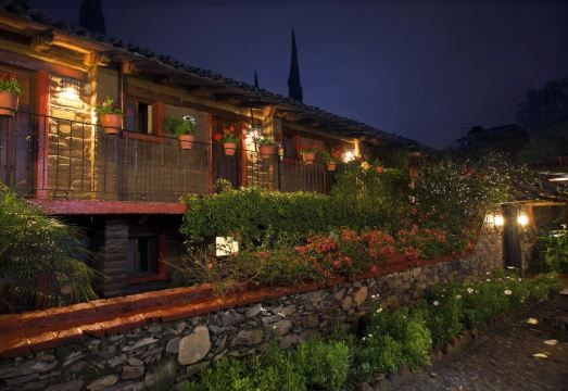 Hotel la Casa de Maty Hotel Overview