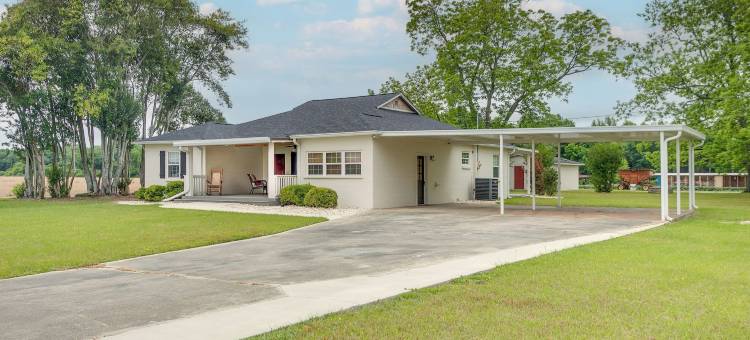 漂亮的乔治亚农场租赁住宅，带露台(Beautiful Georgia Farmhouse Rental w/ Patio)图片