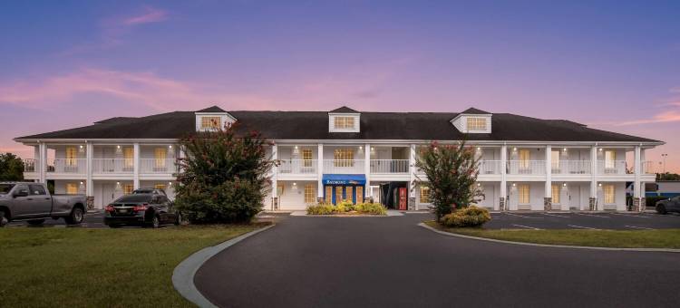 森林之城温德姆呗盟套房酒店(Baymont by Wyndham Forest City)图片