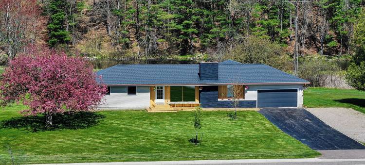 现场冰钓：尼库萨湖滨之家！(Ice Fishing on-Site Waterfront Nekoosa Home!)图片