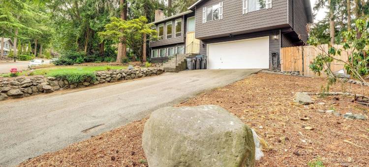 布雷默顿带火坑的家，靠近公园和博物馆(Bremerton Home w/ Fire Pit Near Parks & Museums)图片