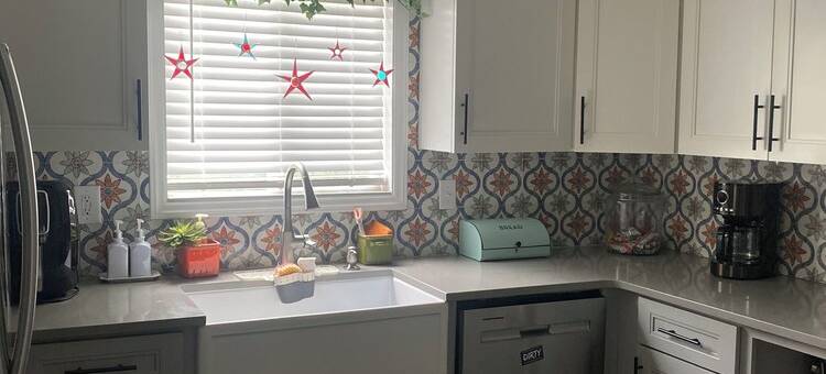 3-bedroom 3 bathroom house with full kitchen in charming Pembroke with AC, WiFi.图片