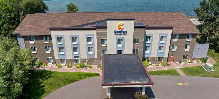 的因特拉克湖前舒适酒店(Comfort Inn & Suites Munising-Lakefront)图片