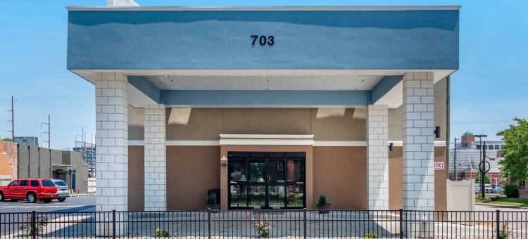 埃文斯维尔市中心凯艺套房酒店(Quality Inn & Suites Evansville Downtown)图片