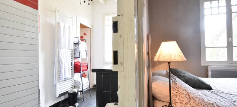 Mansion in Charrin by Loire with Pool图片