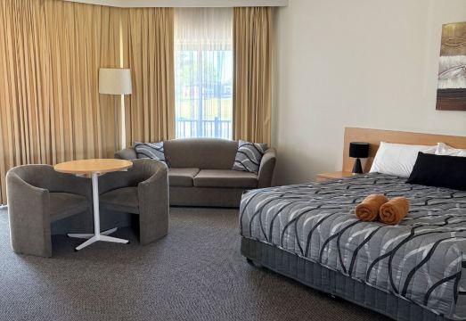 Golden Guitar Motor Inn Hotel Overview