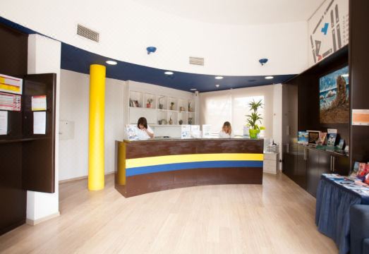 Aparthotel Comtat Sant Jordi Hotel Overview