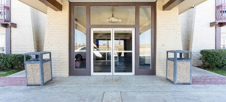 OYO塔尔萨北谢里登路机场酒店(OYO Hotel Tulsa N Sheridan Rd & Airport)图片
