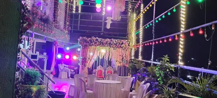 德奥加尔带露台舒适酒店(Deoghar Hotel with Terrace Comfort)图片