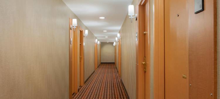 埃德蒙顿市区戴斯酒店(Days Inn by Wyndham Edmonton Downtown)图片