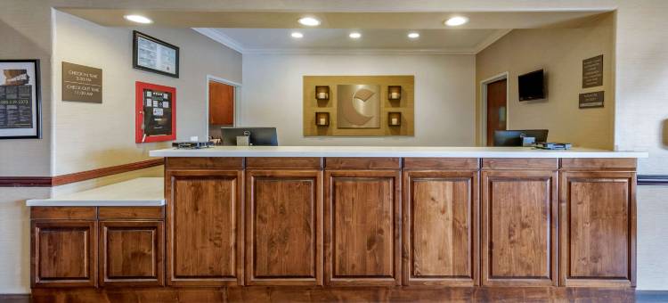 史蒂文生牧场舒舒适套房酒店(Comfort Suites Near Six Flags Magic Mountain)图片