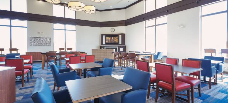 智选假日套房酒店阿克伦地区机场区(Holiday Inn Express & Suites Akron Regional Airport Area)图片