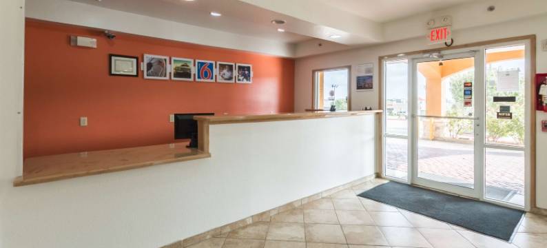 德克萨斯阿瓦拉多 6 号汽车旅馆(Motel 6 Alvarado, TX)图片