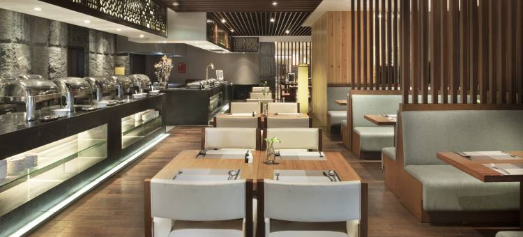 亚丁日松贡布皇冠假日酒店图片