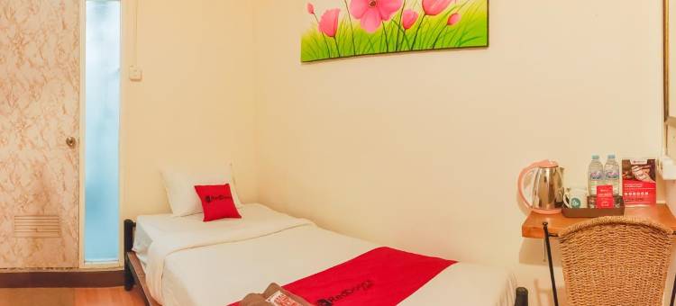 泗水西多塞尔莫红多兹伊斯兰酒店(RedDoorz Syariah at Prapen Jaya Surabaya)图片