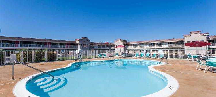 埃奇伍德华美达酒店及会议中心(Ramada by Wyndham Edgewood Hotel & Conference Center)图片